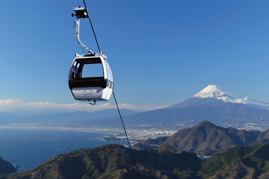 ロープウェイと富士山